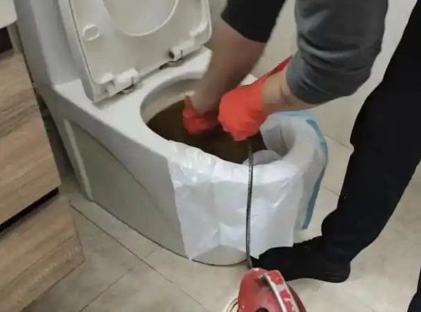 马桶疏通